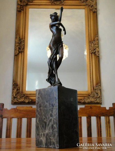 Female nude bronze statue