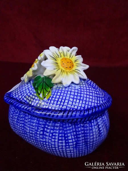 Német porcelán szív alakú bonbonier. Kék alapon margaréta virágokkal. Vanneki!