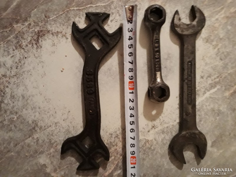 Tools for vintage vehicles (wrench)