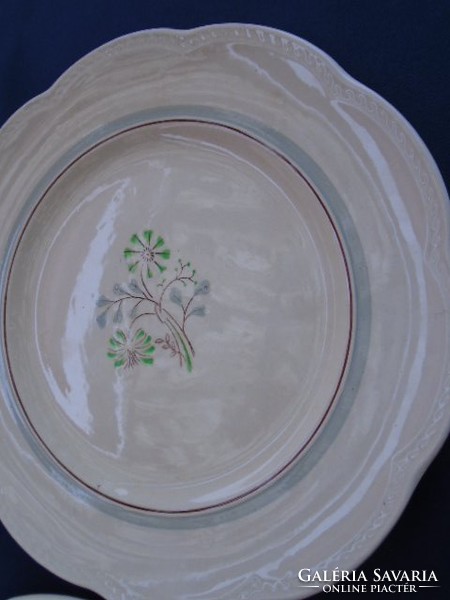CCA 1890-1910 böl származó majolika tányérok 8 süteményes db nagyméretű kézzel festett.