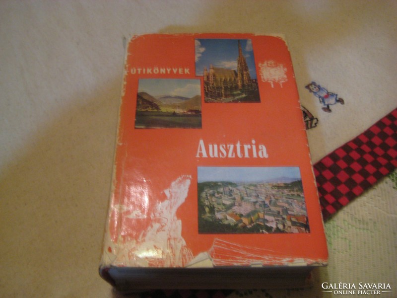 AUSTRIA   Panoráma uti könyvek  ,   720 oldal + térkép