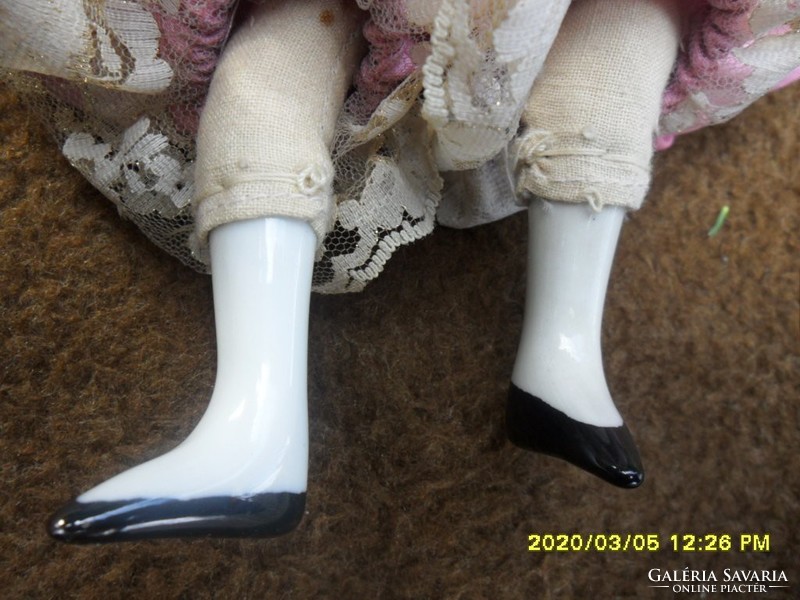 Régi porcelán Pierrot  bohóc baba 26 cm