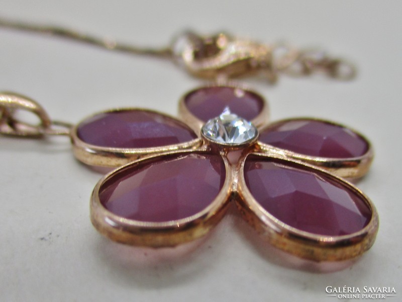 A wonderful gold-plated silver necklace with a stone pendant