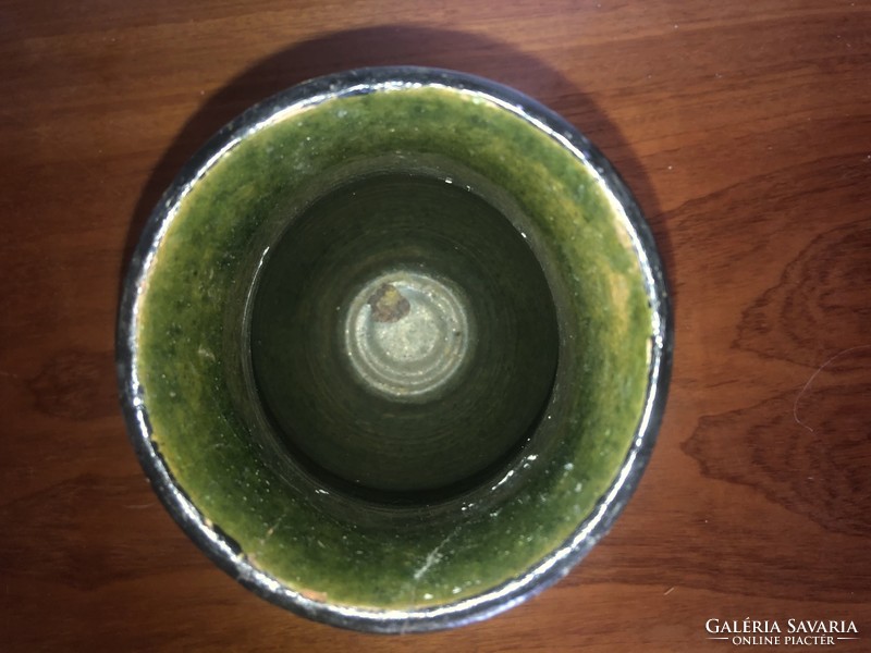 Old vase (damaged)
