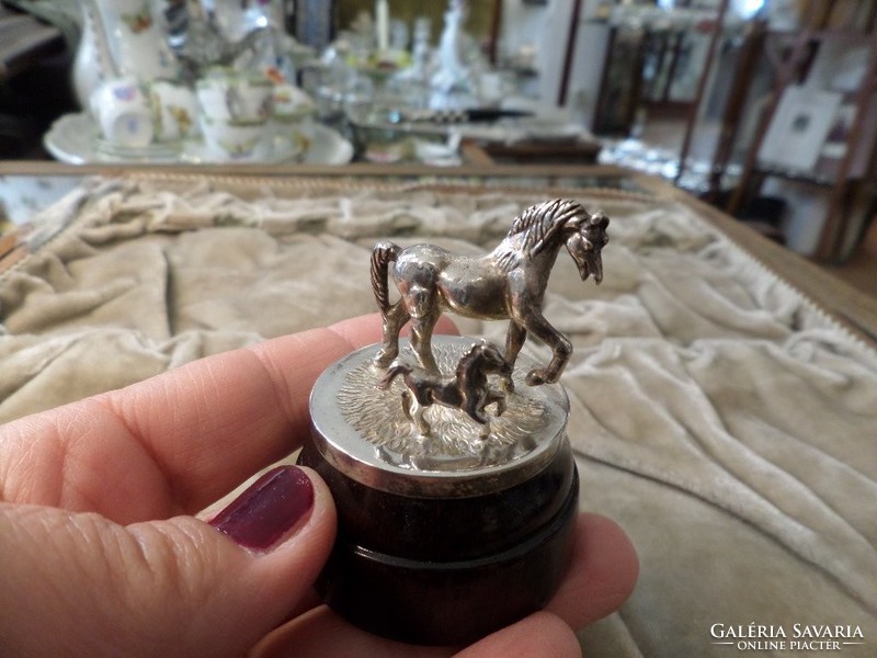 Ezüst ló és csikó mini figura