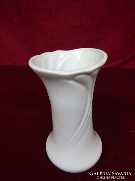 German porcelain vase 13.5 cm high, so far standing in the display case. He has!