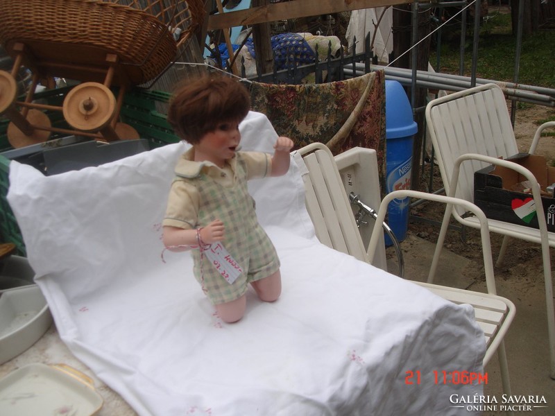 Kneeling porcelain doll / l.-03.22 /