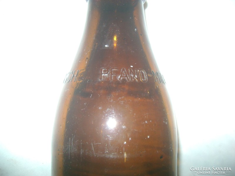 Retro barna, egy literes tejes üveg címkével, domború írással - 1995