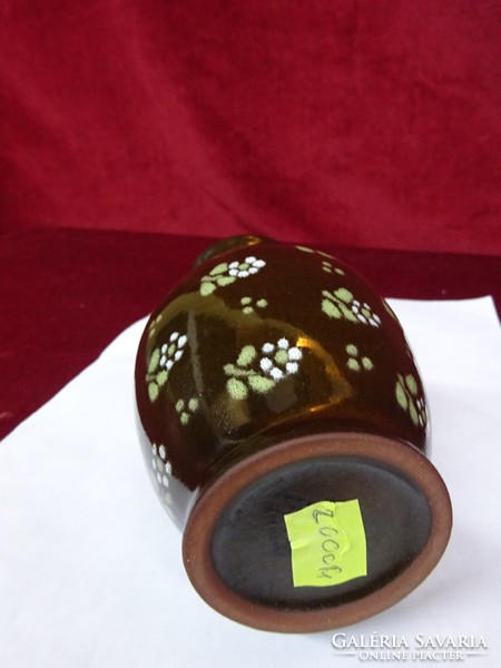 Ceramic vase, 13 cm high. He has!