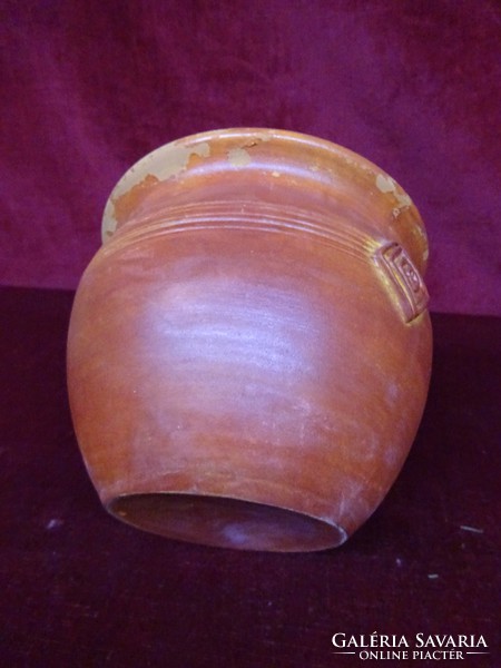 Ceramic pot, height 14 cm, top diameter 17.5 cm. He has!