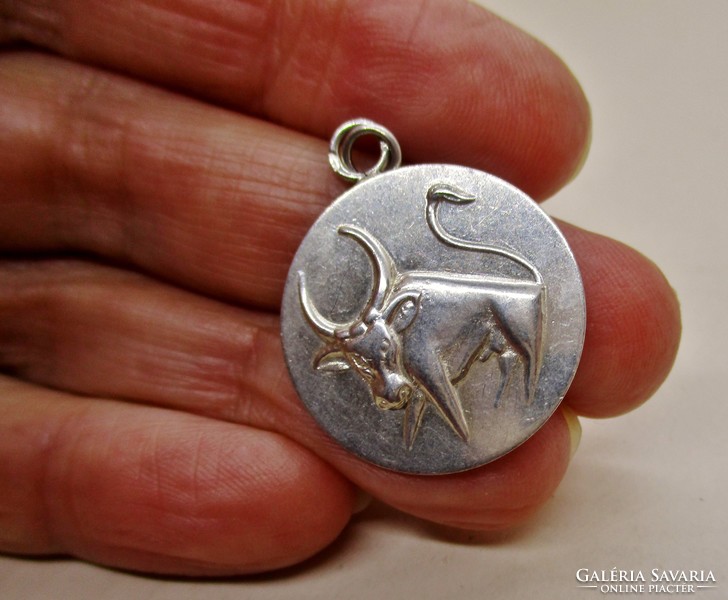 Különleges bika horoszkóp  ezüst medál 