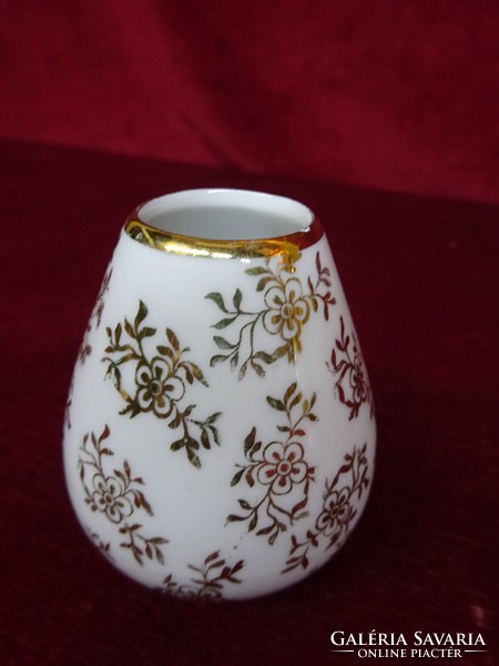 Quality German porcelain vase with a view of Neuschwanstein. He has!