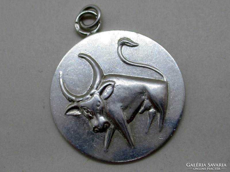 Különleges bika horoszkóp  ezüst medál 