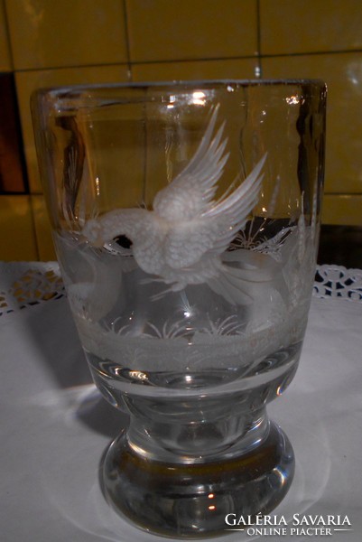 Skandináv csiszolt madár motívummal  vastag -üveg kúrapohár ,  szép kézműves darab