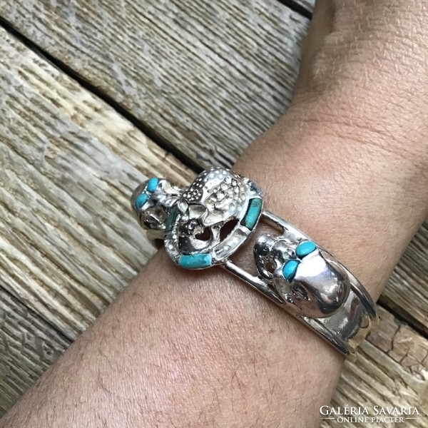 Silver bracelet decorated with special skulls with turquoise stones