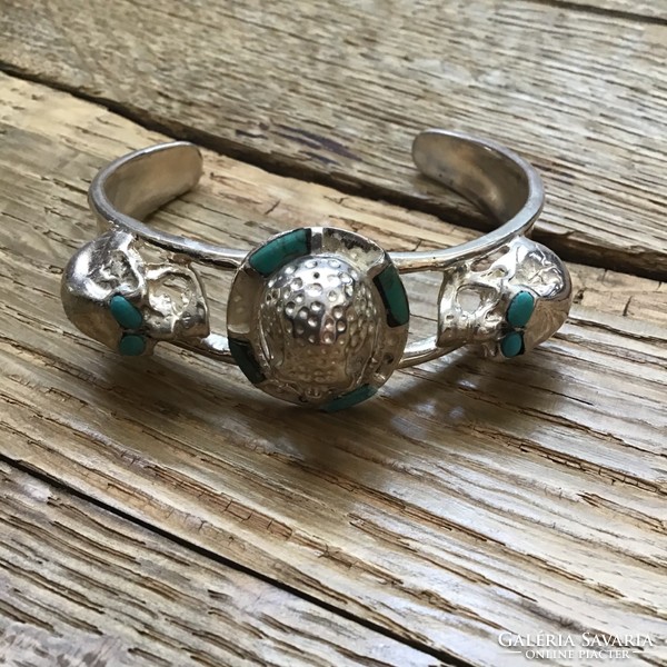 Silver bracelet decorated with special skulls with turquoise stones