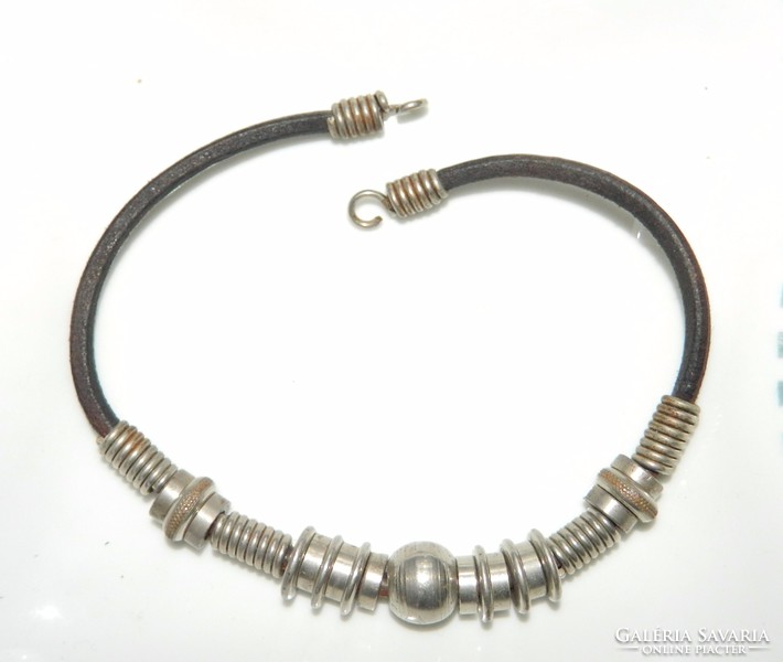 Leather and stainless steel necklace
