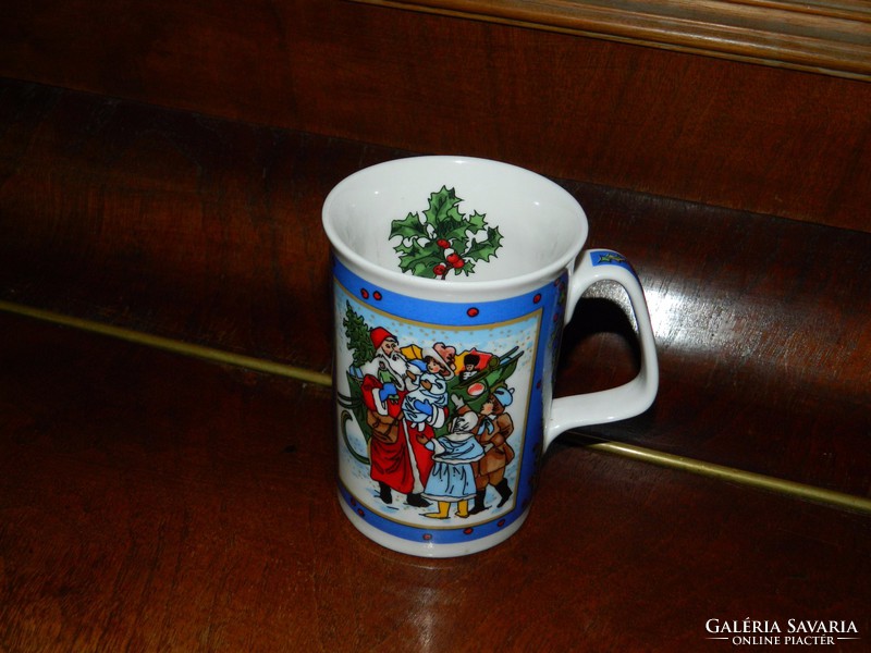 Santa's Christmas mug with a fairytale scene is marked!