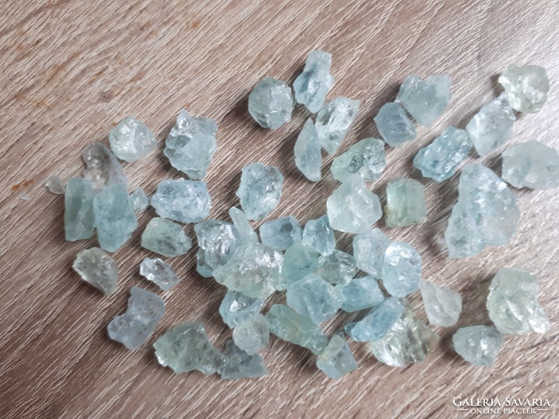 Top quality Afghan raw aquamarine 80 carats in bulk