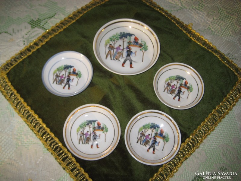 Zsolnay dessert 4+1 pieces with folk pattern 10.2 and 7.8 cm