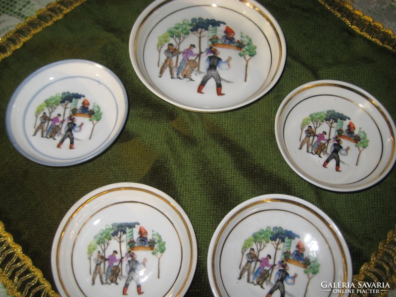 Zsolnay dessert 4+1 pieces with folk pattern 10.2 and 7.8 cm