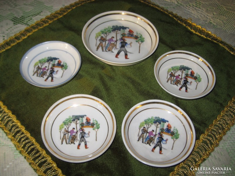 Zsolnay dessert 4+1 pieces with folk pattern 10.2 and 7.8 cm