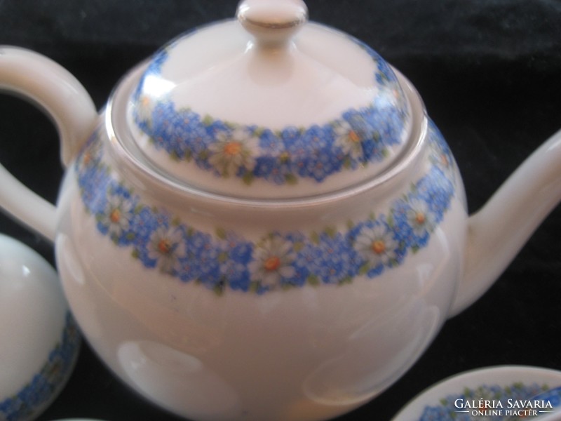 Zsolnay antique tea set, or what is left of it, a rarely found pattern with a wreath of flowers