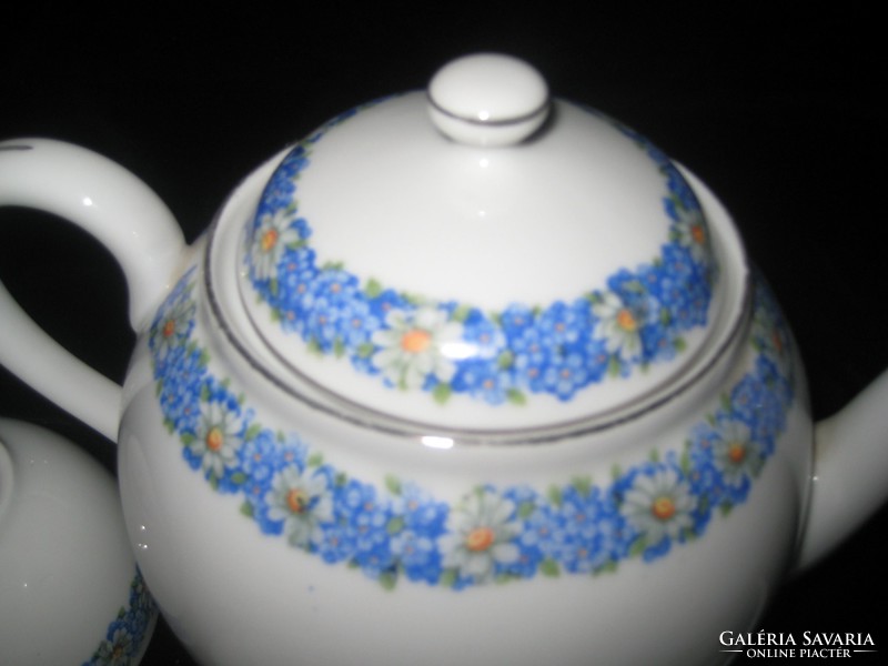 Zsolnay antik  teás , avagy  ,  ami maradt  belőle , ritkán előforduló virág koszorú minta