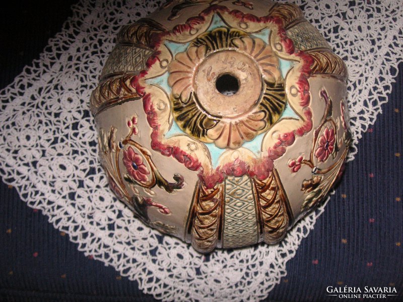 The majolica chandelier part has a large diameter of 16 cm, an inside diameter of 14.2 cm and a height of 13 cm.