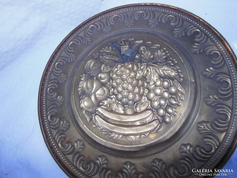Bowl - brass - 30 x 2.5 cm - old - embossed - can also be hung on the wall - flawless