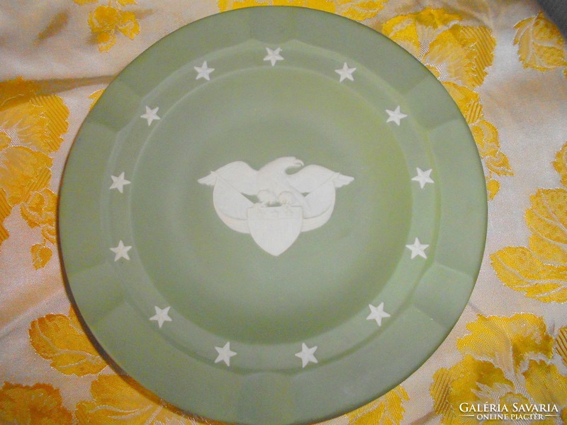 Wedgwood plastic eagle figured plate 18 cm