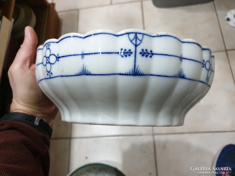 Porcelán tál