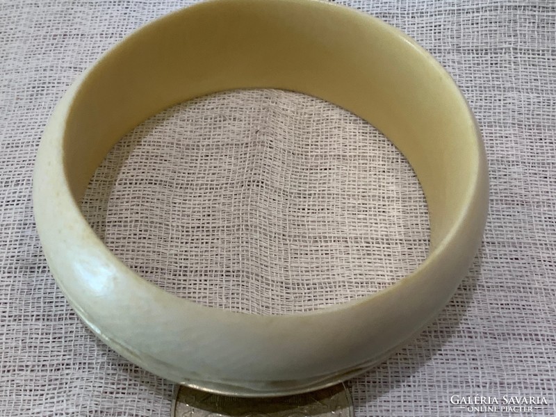 Bone bracelet in beautiful white condition