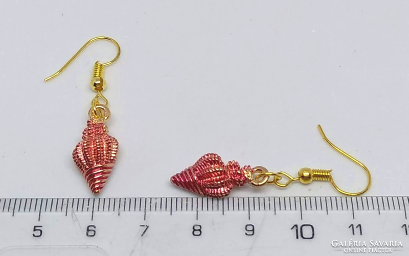 18K arannyal bevont, rózsaszínű tengeri csiga fülbevaló
