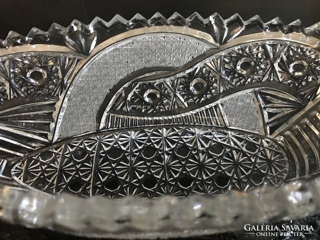 Offering a boat-shaped crystal, richly engraved, 23 cm long
