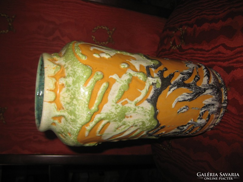Retró    váza , a  60 -  as évekből  ,  szép állapot  12 x 25 cm