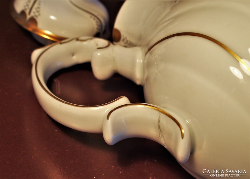 Vintage Freiberger porcelán kévékiöntő, némi sérülés, hófehér színű, arany díszítéssel 
