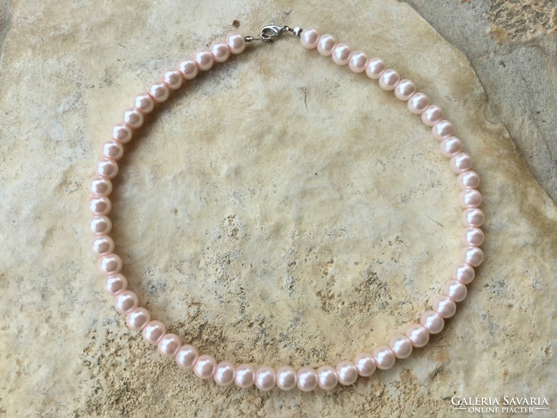 Pale pink elegant single row of tekla pearls