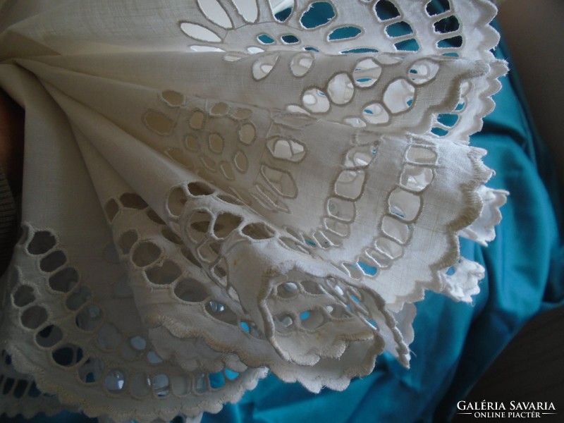 Antique midi-style shelf lace, drapery, dress decoration, sheet end....