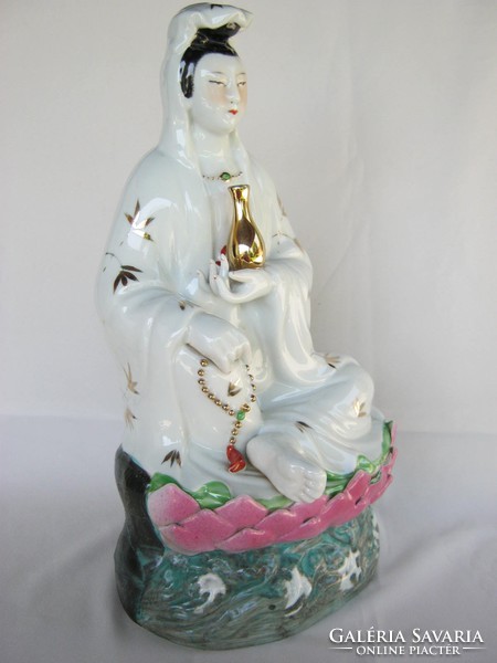 Nagy méretű keleti porcelán Kuan Yin istennő