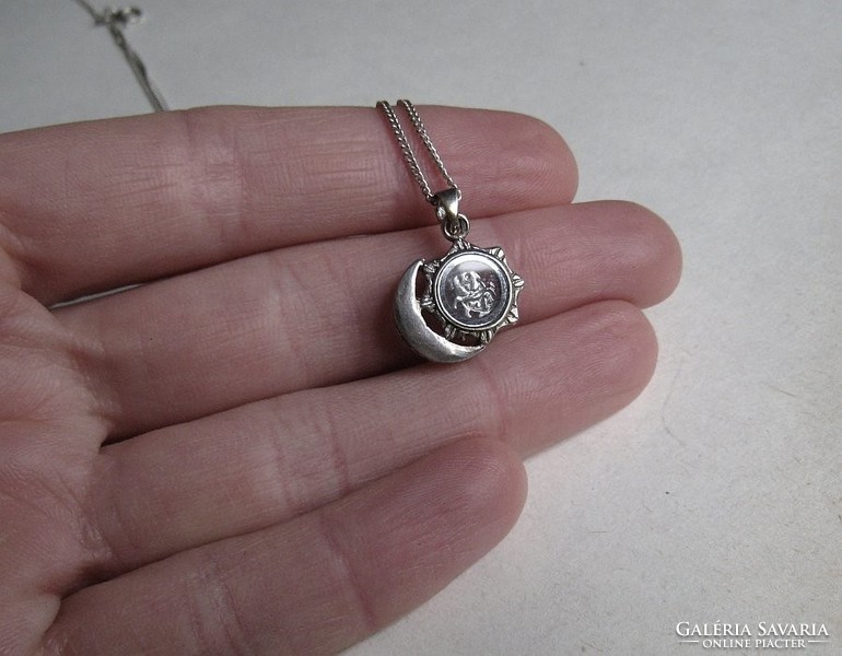 Silver pendant with magnetic rotating dog ornament