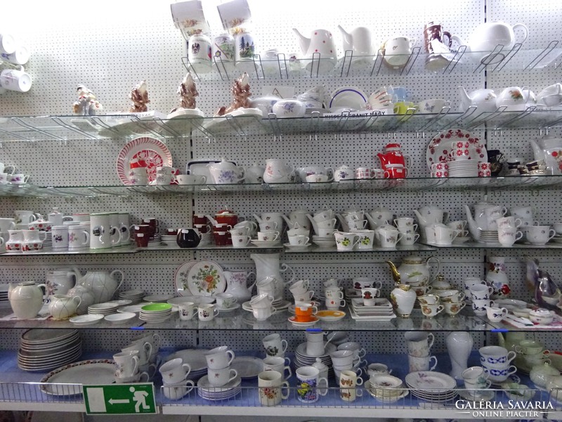 Zsolnay antik porcelán, furulyázó juhász, hossza 23 cm, magassága 19 cm. Vanneki!