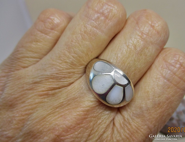 Beautiful craftsman with a large pearl silver ring