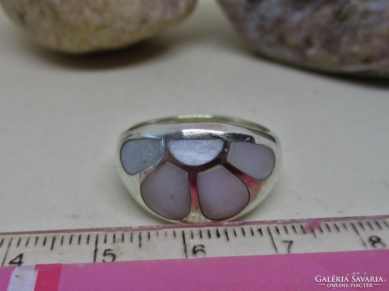 Beautiful craftsman with a large pearl silver ring