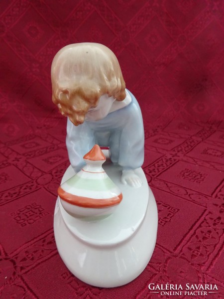 Zsolnay porcelán, figurális szobor. Búgócsigával játszó gyermek. Hossza: 16 cm. Vanneki!