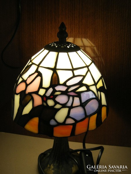Tiffany jellegű asztali lámpa
