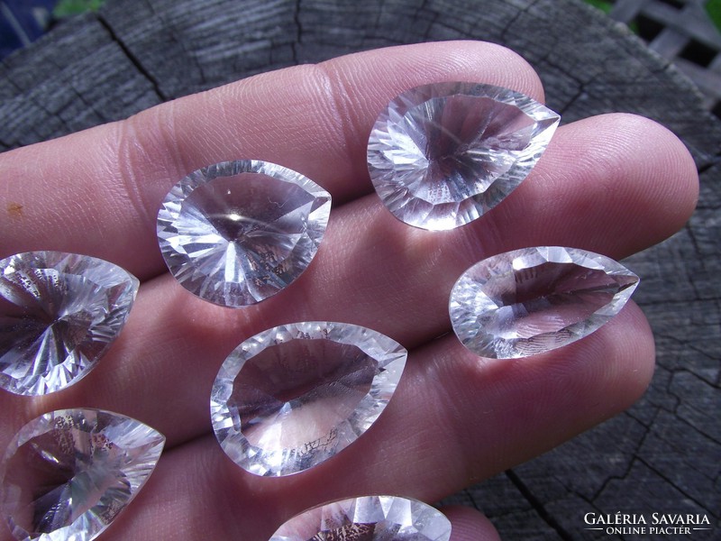 Beautiful glass clear rhinestone 17 kt gemstones