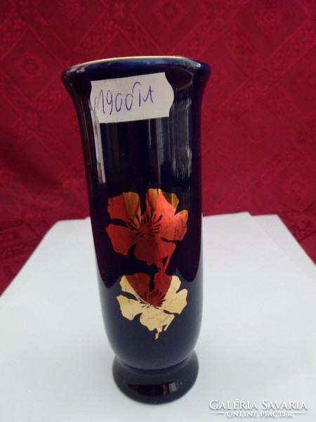 Japanese cobalt blue mini vase, height 13 cm. With gold decoration. He has!