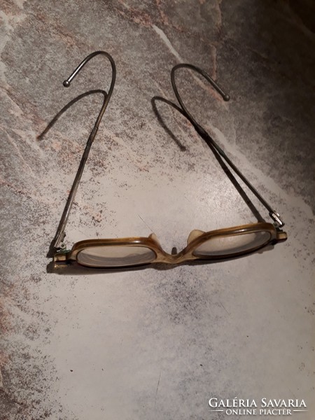 Old spring-loaded kid's glasses