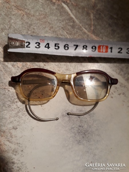 Old spring-loaded kid's glasses